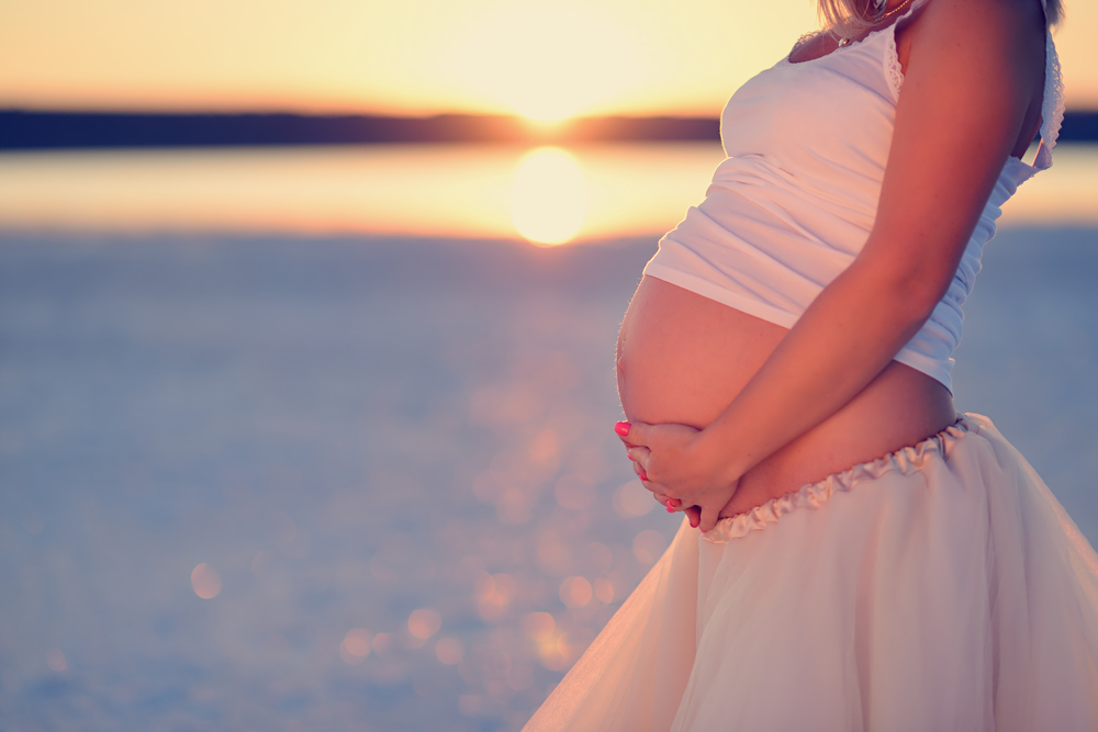 pregnant-mum-beautiful-background