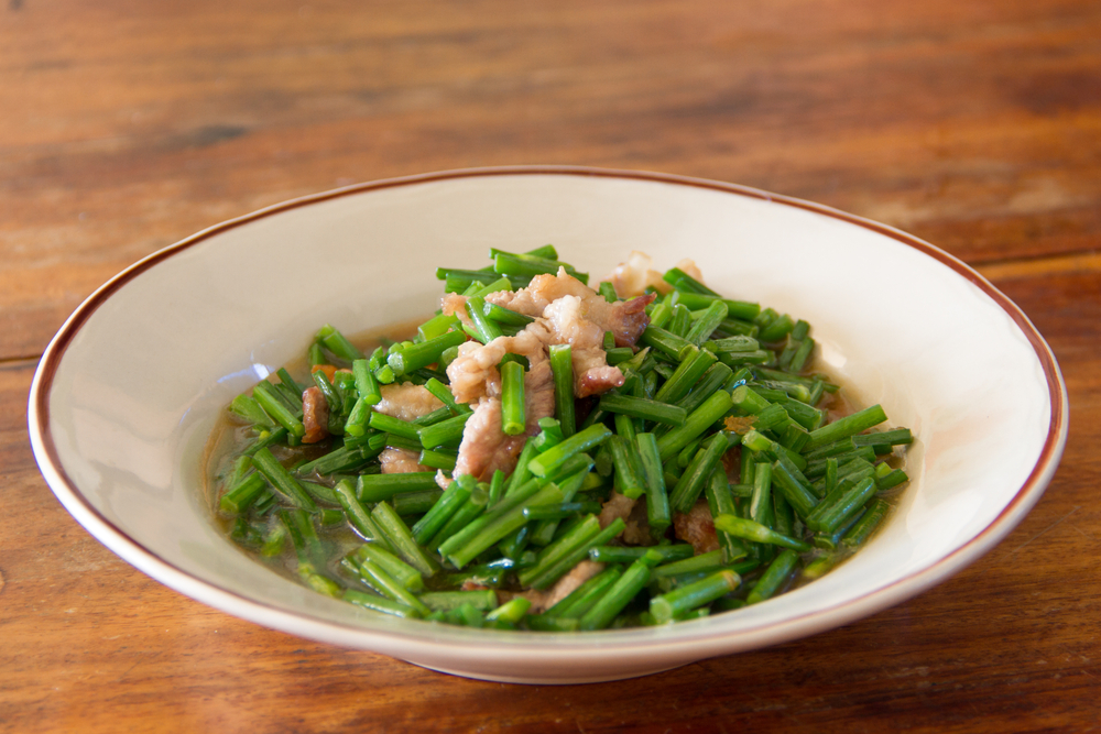 Fried pork with chinese chives