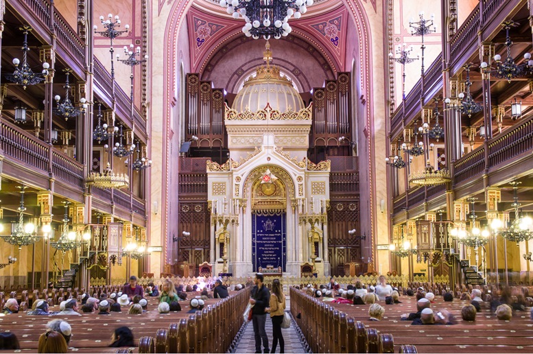 Inside of the Great Synagogue