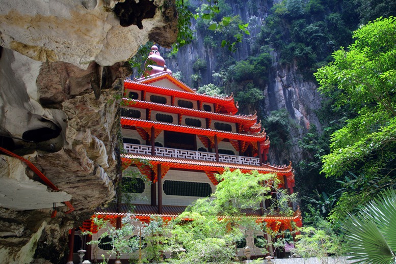 Sam Poh Tong is the most famous and developed cave temple in Malaysia