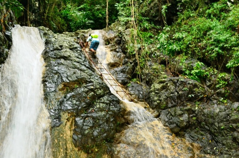 Amsikong Falls